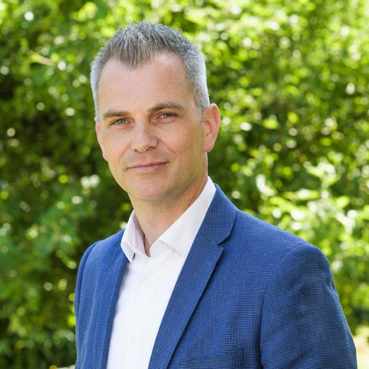 Richard Maaskant beantwoord al bijna 20 jaar prangende ondernemersvragen in het groen Richard Maaskant beantwoord al bijna 20 jaar prangende ondernemersvragen in het groen