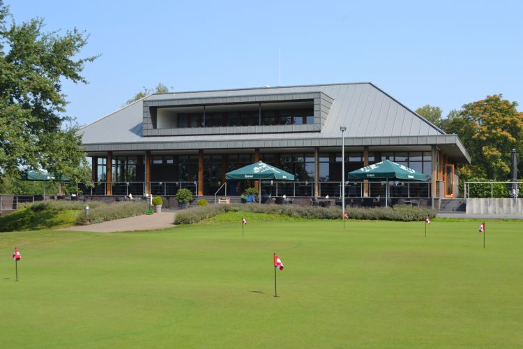 Het clubhuis van de Maastrichtse Golfclub en Golfclub Lanaken Het clubhuis van de Maastrichtse Golfclub en Golfclub Lanaken